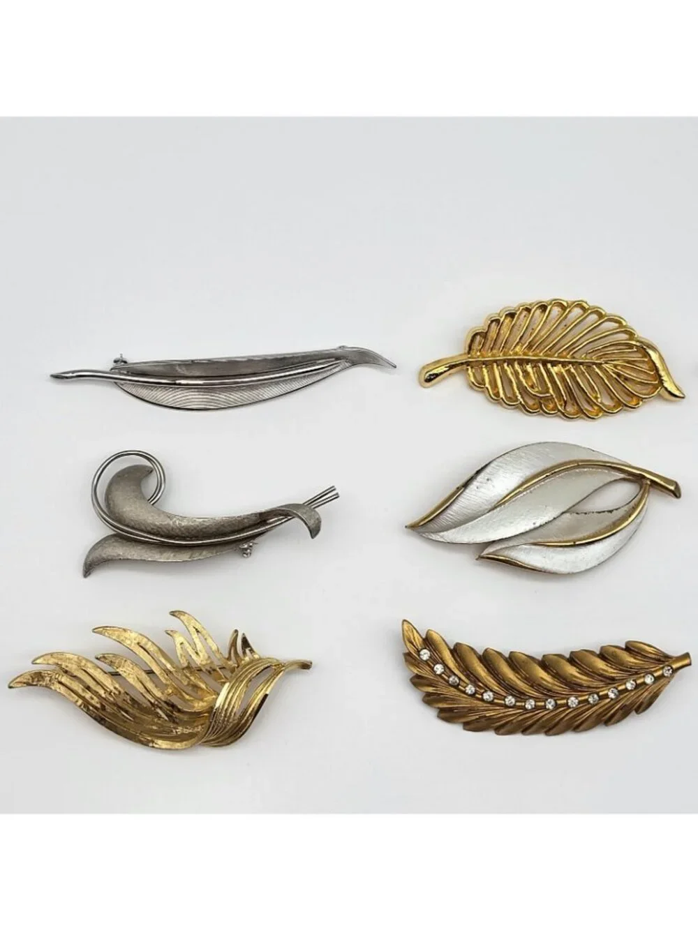 Fab Vintage Brooch pin lot leaf feather leaves some signed 22 piece Boho